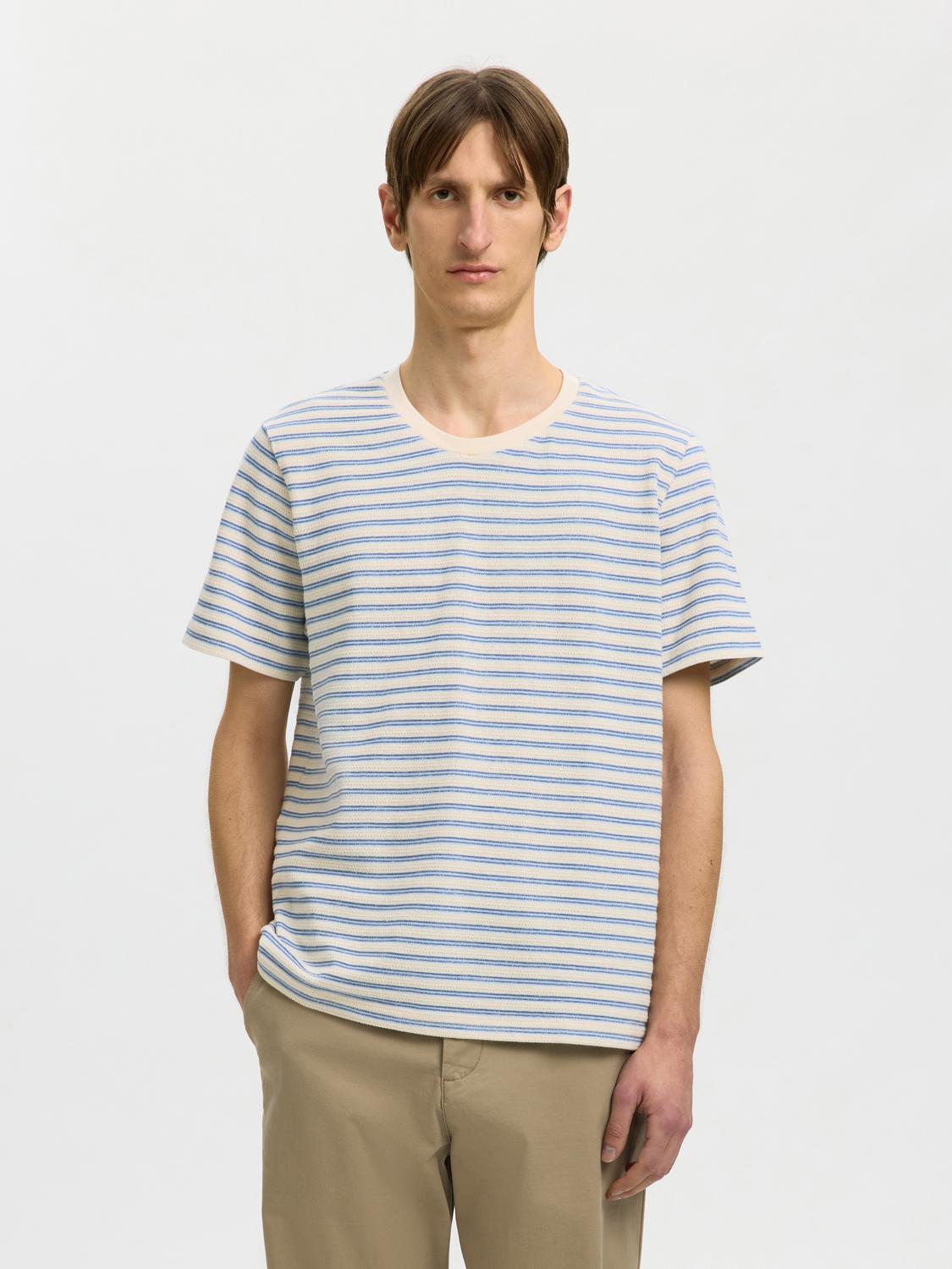 model_shot-front